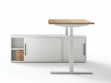WINGLET - Height-adjustable office desk with shelves by Bralco