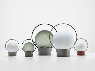 SFERA PORTABLE - LED blown glass table lamp with cement base by BROKIS