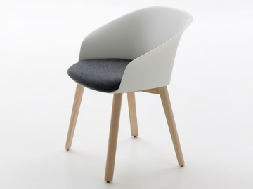 FINNA P/4W - Polypropylene chair with integrated cushion by Crassevig