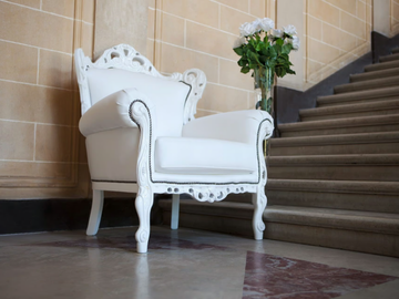 BAROKKO - Upholstered armchair with armrests by Domingo Salotti