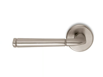 CELSIA - Brass door handle on rose by Ento
