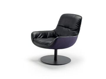 LEYA LOUNGE CHAIR - Leather armchair with armrests by Freifrau