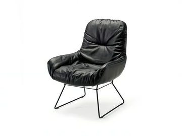 LEYA LOUNGE CHAIR - Sled base leather armchair with armrests by Freifrau