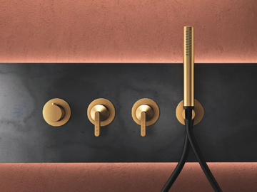 KOÈ - Shower set with hand shower and flexible hose by GEDA