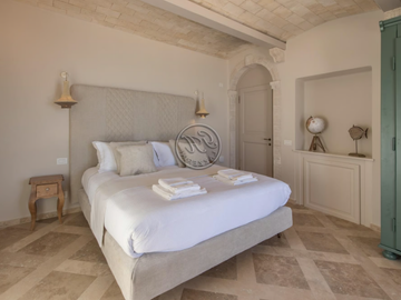 Bed 9 - Fabric double bed with upholstered headboard by GH LAZZERINI
