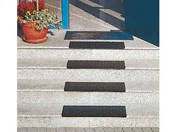 SAFETY CROSS - Rubber technical mat by GRIDIRON