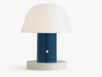 &TRADITION - SETAGO JH27 TWILIGHT SAND - Rechargeable cordless polycarbonate table lamp by In Stock
