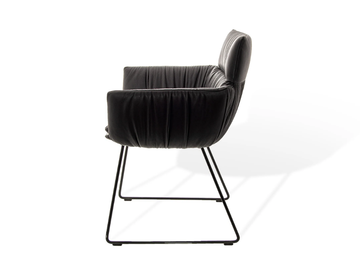 FAYE CASUAL - Side chair with armrests and tubular steel skid frame by KFF