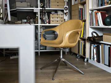 ELEPHANT - With 4-spoke base tanned leather chair with armrests by Kristalia