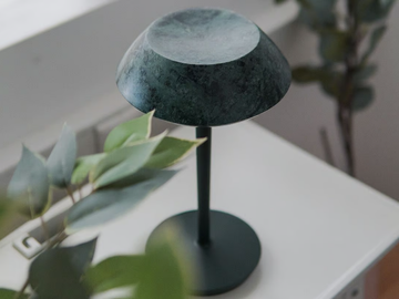 mini FIORE GREEN - Rechargeable marble table lamp by Maami Home