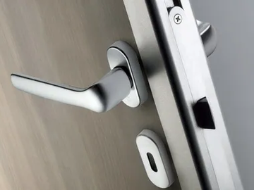ESSENCE - Exterior door handle on rose with lock by METRA Building