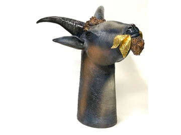 GOLDEN LEAF GOAT - Ceramic sculpture by Mosche Bianche