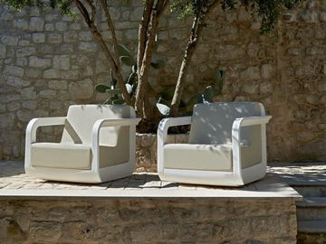 2054 - Poleasy® easy chair with armrests by MY YOUR