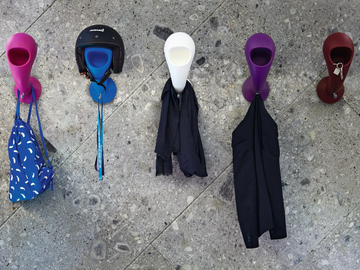 CRAZY HEAD - Poleasy® coat rack / pin tray by MY YOUR