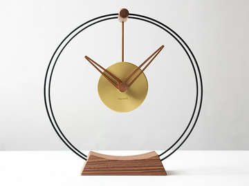 MINI AIRE - Table-top brass and wooden clock by Nomon