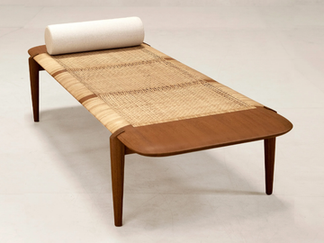 Tangāli - Daybed In teak and cane by Phantom Hands