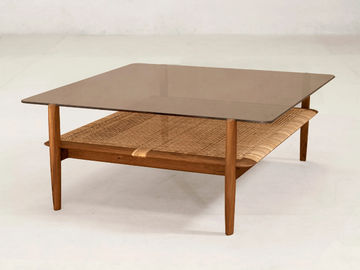 Tangāli - Low rectangular coffee table in teak and glass by Phantom Hands