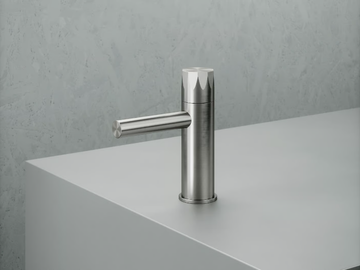 HB 15 01 - Countertop single handle washbasin mixer by Quadrodesign