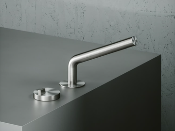Q. 18 31 - Countertop stainless steel washbasin mixer by Quadrodesign