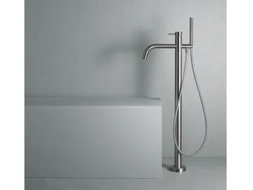 SOURCE 12 62 - Floor standing bathtub mixer by Quadrodesign