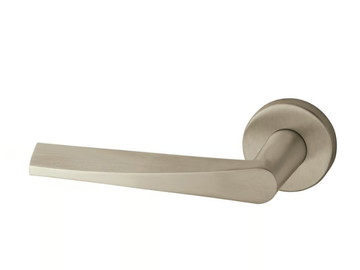 GOLF - Zamak door handle on rose by Reguitti