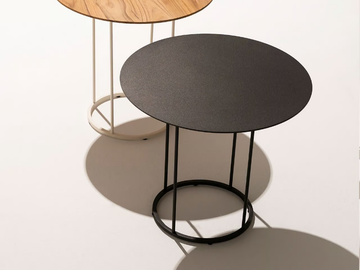 ZEFIRO - Round powder coated aluminium garden side table by RODA