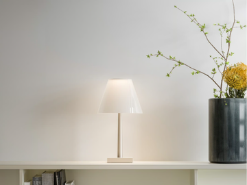 DINA - LED polycarbonate table lamp by Rotaliana