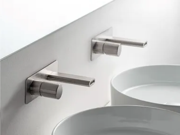NANOTECH - Wall-mounted washbasin mixer with plate by Rubinetterie Treemme