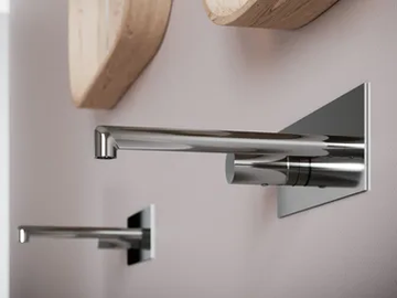 T30 - Wall-mounted brass washbasin tap with plate by Rubinetterie Treemme