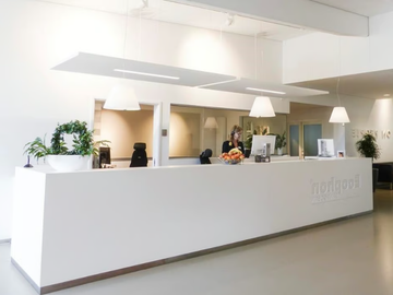 Ecophon Solo™ Rectangle Line - Glass wool hanging acoustic panel with Integrated Lighting _ saint-gobain by Saint Gobain