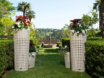 WEZEN - Handmade resin garden vase by Samuele Mazza Outdoor