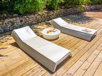 SUN - Stackable polyethylene sun lounger by SIT