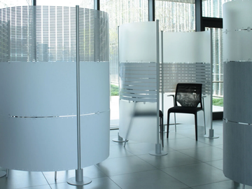 SLALOM - Freestanding aluminium and PVC office screen by Slalom