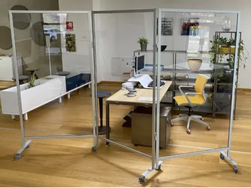 ELLE&ZETA - Mobile polycarbonate office screen with casters by STUDIO T