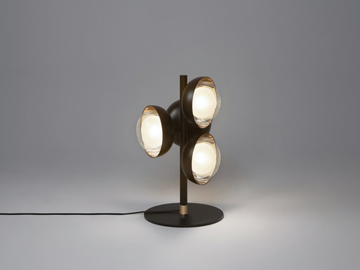 MUSE - Direct light metal table lamp by Tooy