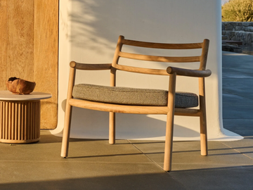 UKIYO - Garden teak easy chair with armrests by TRIBÙ