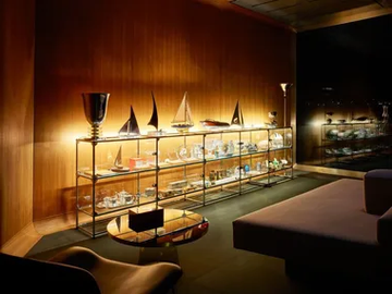 USM HALLER E - Glass sideboard with integrated lighting by USM