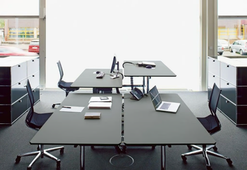 USM KITOS TABLE - Height-adjustable workstation desk by USM