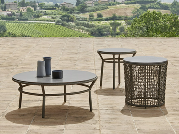EMMA CROSS - Round aluminium and wood garden side table by Varaschin