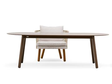 EMMA LOW - Oval aluminium garden table by Varaschin