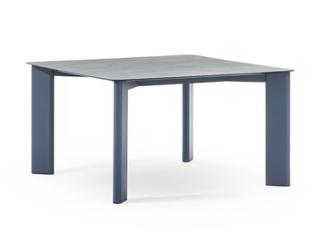 PLINTO LOW - Square aluminium and wood garden table by Varaschin