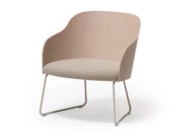 CISTELL CURVE - Sled base wooden easy chair with armrests by Vergés