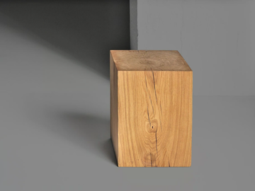 KLOTZ - Solid wood stool by Vitamin Design