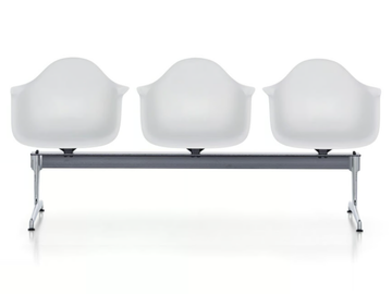 EAMES PLASTIC ARMCHAIR STRETCHER - Freestanding polypropylene beam seating with armrests by Vitra