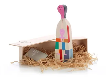 WOODEN DOLL N.4 - Wooden sculpture by Vitra