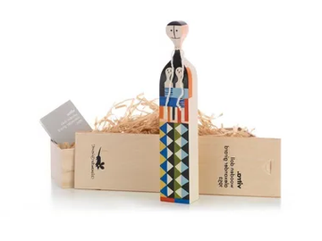 WOODEN DOLL N.5 - Wooden sculpture by Vitra