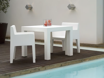 JUT - Garden chair with armrests by VONDOM