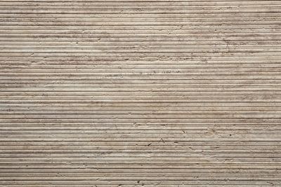 Lexend Travertine