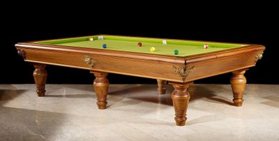 Bologna: Biliardo Sobrio in Stile Antico per Gioco all'Italiana