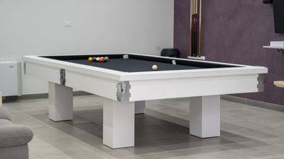 Laser: Biliardo in Stile Moderno per Gioco all'Italiana
